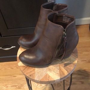 Brown Ankle boots with tassel. EPerfect with dress slacks, jeans or leggings.
